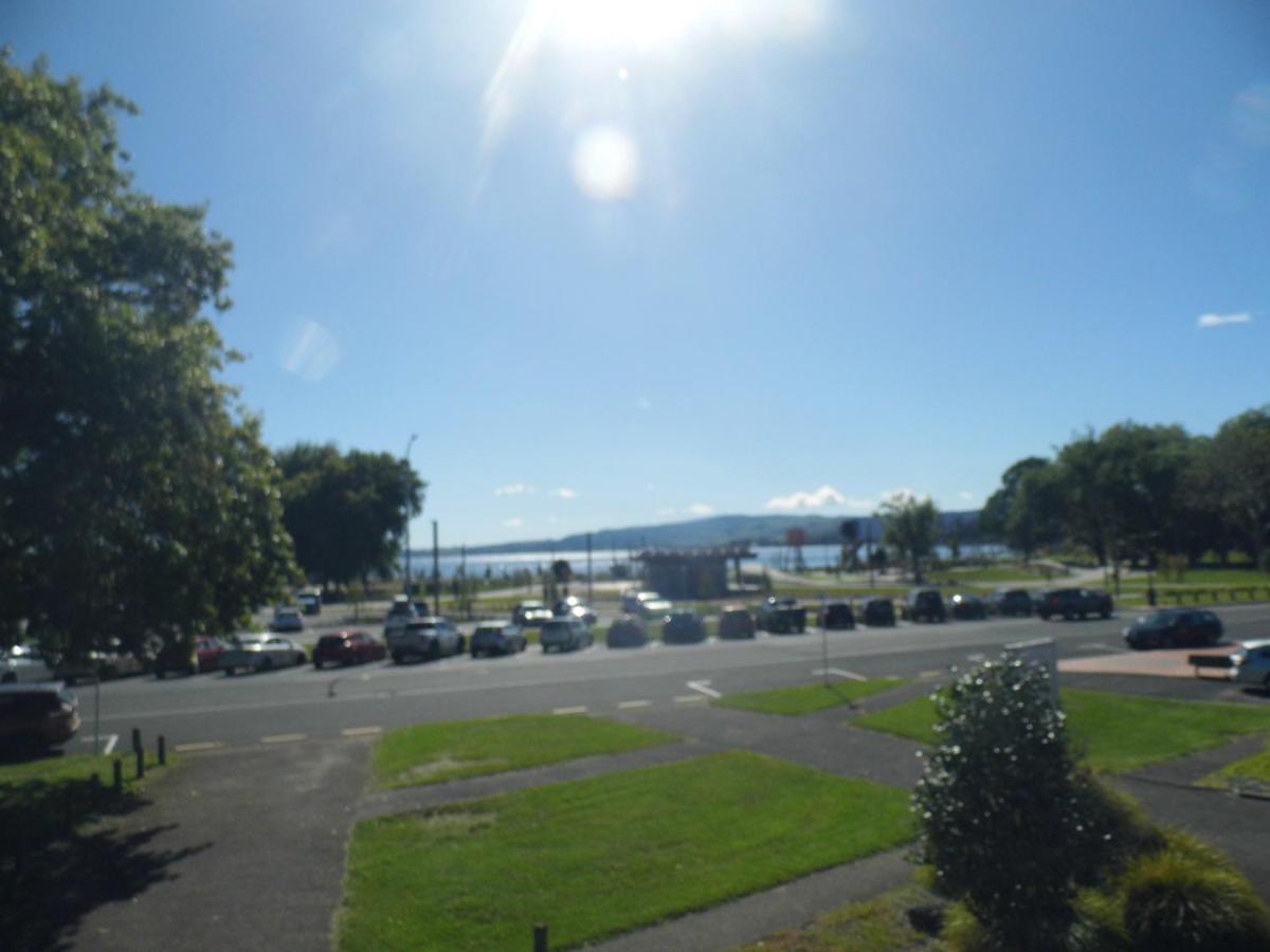 Lake Lodge Motel ロトルア エクステリア 写真